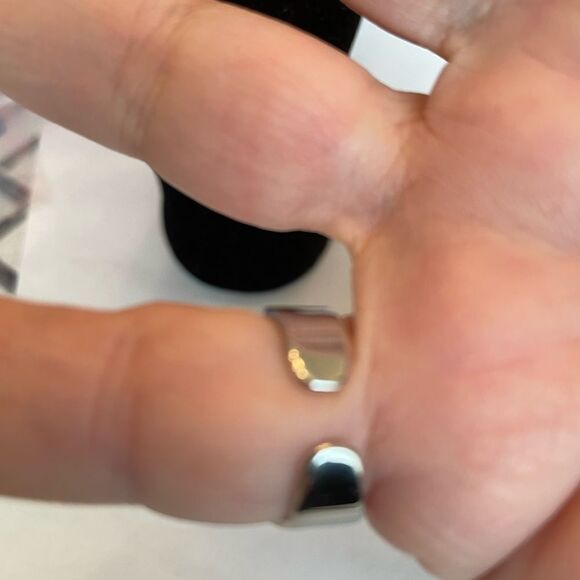 HAMMERED SILVERTONE RESIZABLE RING - Picture 3 of 3